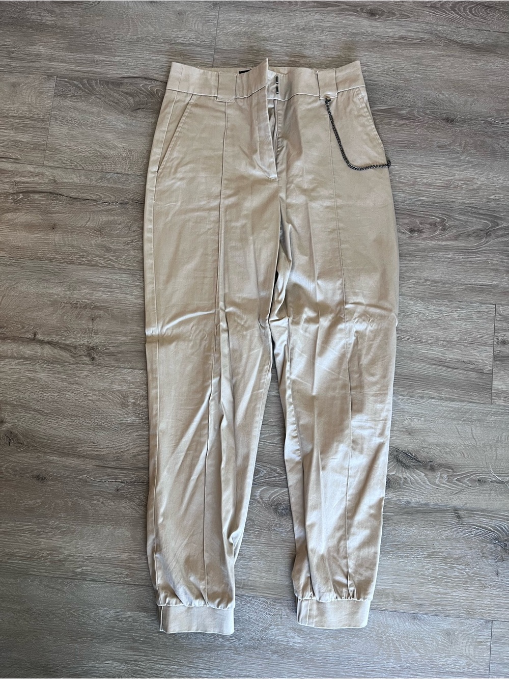 Dynamite High-Rise Beige Pants with chain Size 4